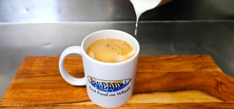 Café con leche in a Pescado KW mug